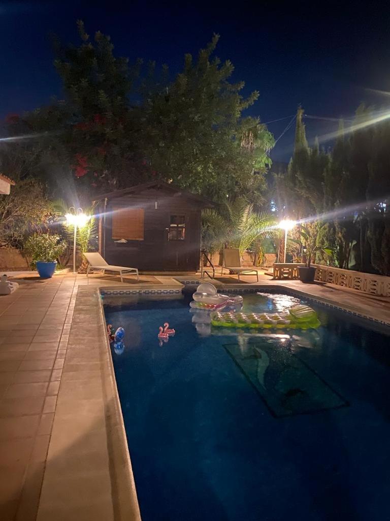Villa Mis 5 Amores Con Piscina Бенідорм Екстер'єр фото